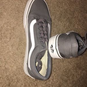 Tennis shoes lightly used unisex